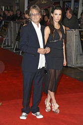 Bruce Robinson mit Begleitung