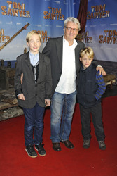 Henry Hübchen mit den Jungen Luk und Loris