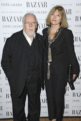 Peter Blake mit Begleitung