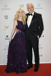 Mirja du Mont, Sky du Mont