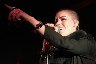 Alina Süggeler (Frida Gold)