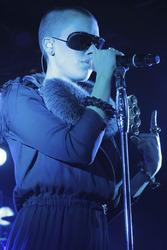 Alina Süggeler (Frida Gold)