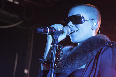 Alina Süggeler (Frida Gold)