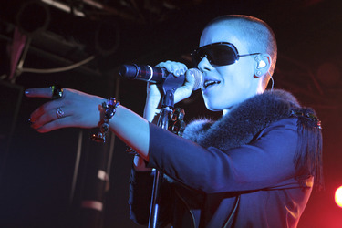 Alina Süggeler (Frida Gold)