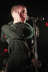 Alina Süggeler (Frida Gold)