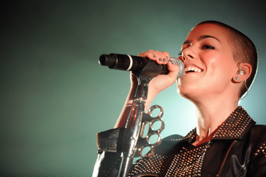 Alina Süggeler (Frida Gold)