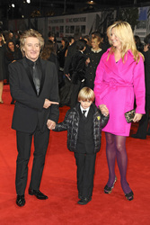 Rod Stewart mit Gattin Penny Lancaster und Sohn
