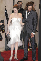 Andrea Riseborough mit Begleitung