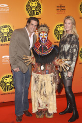 Carsten Spengemann mit Freundin Kirsten Roschlaub, Fuhti Mhlongo