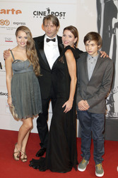 Mads Mikkelsen mit Ehefrau Helen, Tochter Viola und Sohn Carl