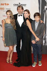 Mads Mikkelsen mit Ehefrau Helen, Tochter Viola und Sohn Carl