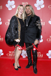 Abi Ofarim mit Partnerin