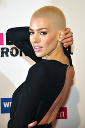 Alina Süggeler (Frida Gold)