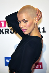 Alina Süggeler (Frida Gold)