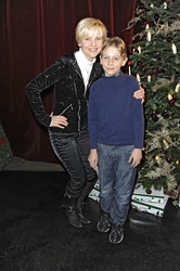 Andrea-Kathrin Loewig mit Patenkind Oscar