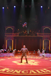 Wolfgang Lauenburger mit seiner Hundedressur