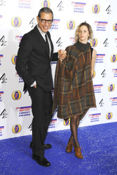 Jeff Goldblum mit Begleitung