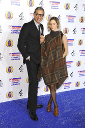 Jeff Goldblum mit Begleitung