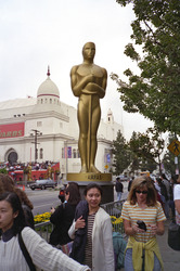 Oscar Statur vor dem Eingang zur 69. Oscar-Verleihung