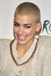 Alina Süggeler (Frida Gold)