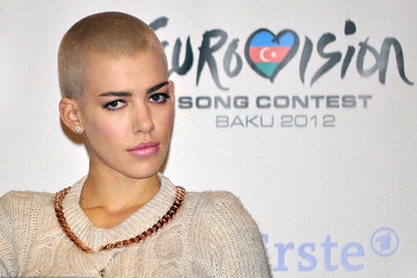 Alina Süggeler (Frida Gold)