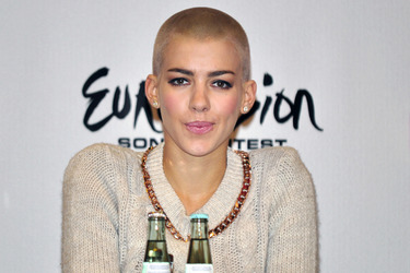 Alina Süggeler (Frida Gold)