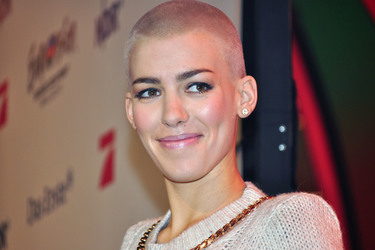 Alina Süggeler (Frida Gold)