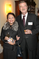 Manfred Lahnstein mit Begleitung