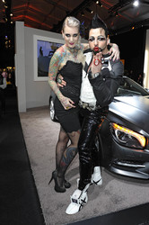 Harald Glööckler mit Tattoo-Model