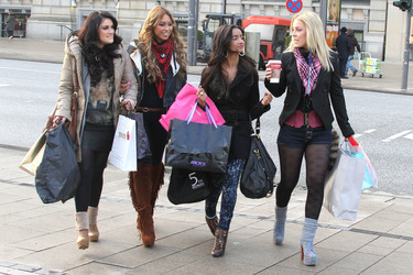 Selina Herrero, Ronja Hilbig, Gabriella 'Gabby' De Almeida Rinne, Leonore 'Leo' Bartsch (Queensberry)