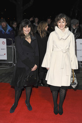 Maria Djurkovic mit Begleitung