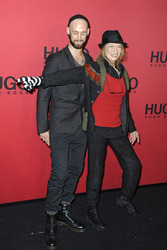 Veruschka Gräfin von Lehndorff mit Begleitung