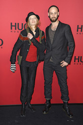 Veruschka Gräfin von Lehndorff mit Begleitung