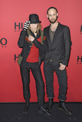 Veruschka Gräfin von Lehndorff mit Begleitung