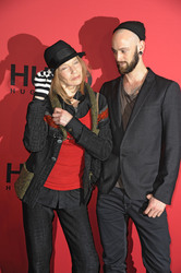 Veruschka Gräfin von Lehndorff mit Begleitung