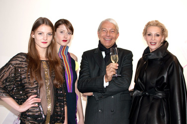 Jo Groebel mit Gattin Gritt Weis und Models