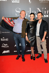 Ole Tillmann mit Gattin Anita Tillmann und Gast