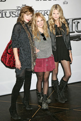 Milla Jovovich, Juno Temple, Gabriella Wilde