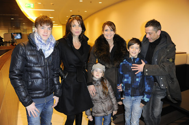 Gerit Kling und Anja Kling mit Mann Jens Solf und den Kindern Leon, Tano und Alea