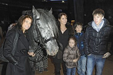 Gerit Kling und Anja Kling mit den Kindern Leon, Tano und Alea