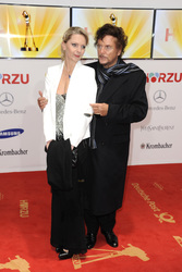 Dieter Wedel mit Begleitung