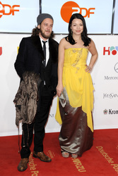 Cosma Shiva Hagen mit Begleitung