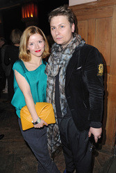 Karoline Schuch mit Begleitung