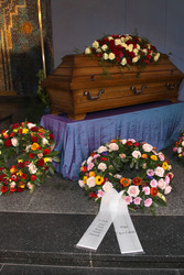 Sarg mit Edgar Bessen