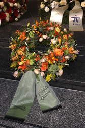 Trauerkränze für Edgar Bessen