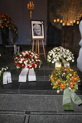 Trauerkränze für Edgar Bessen