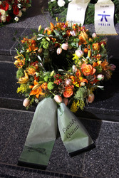 Trauerkränze für Edgar Bessen