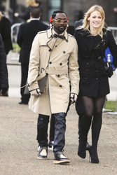 Will.i.am (The Black Eyed Peas) mit Begleitung