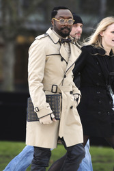 Will.i.am (The Black Eyed Peas) mit Begleitung