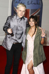 Mr Hudson mit Begleitung